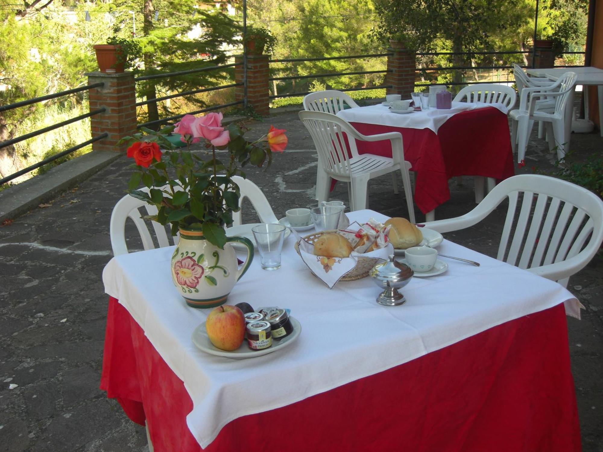 Hotel Il Poggetto Castellina Marittima Dış mekan fotoğraf